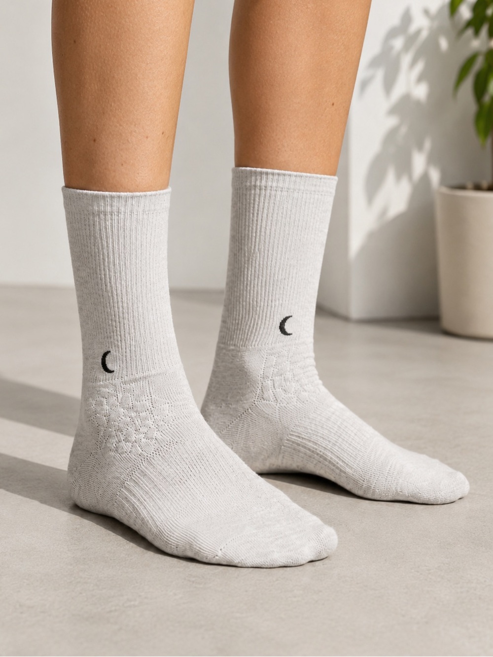 ZYIA Active Gray Texture Knit Performance Crew Socks - NWT Size S/M (Fits 5-10)